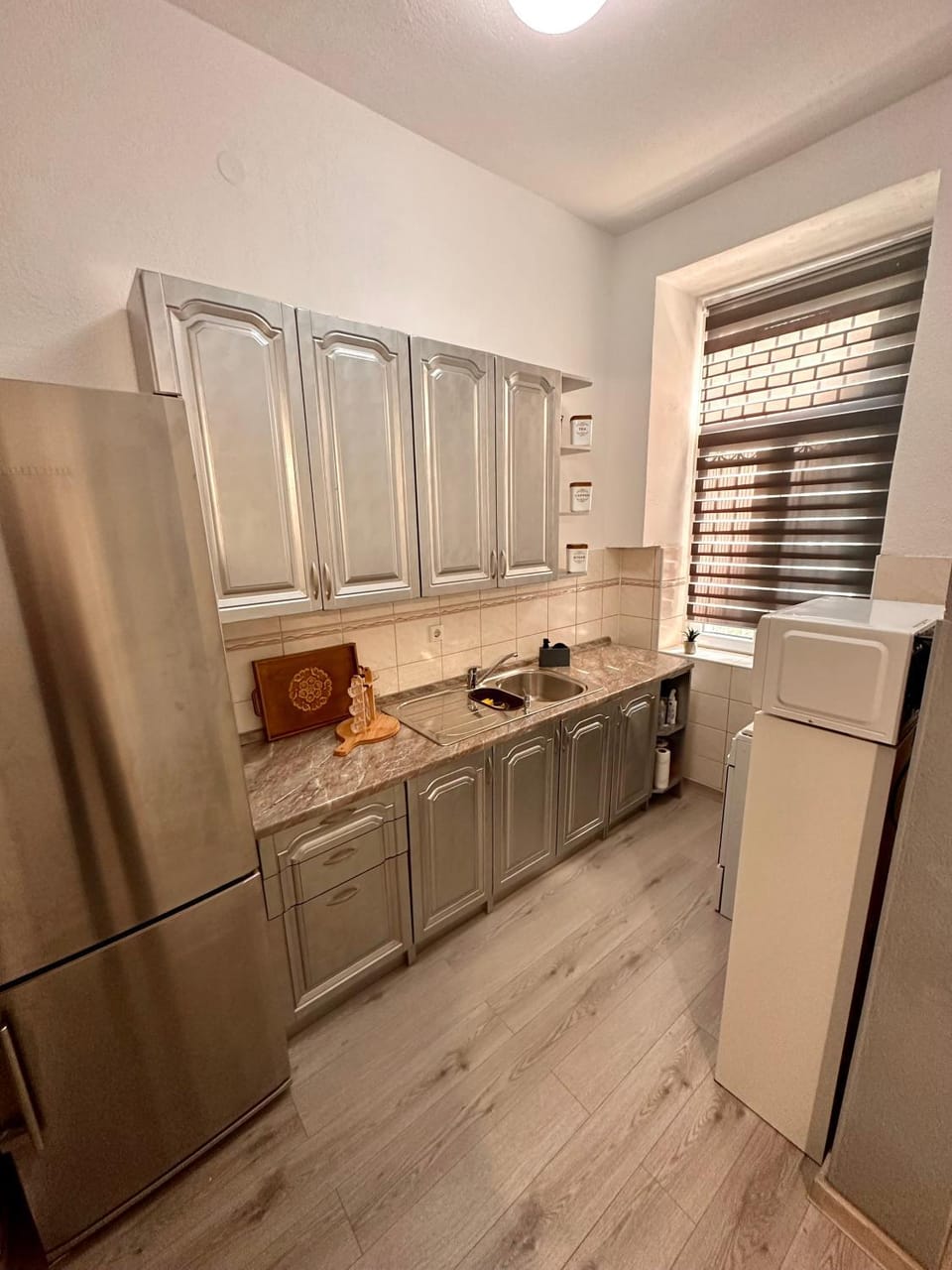Kitchen or kitchenette, oven