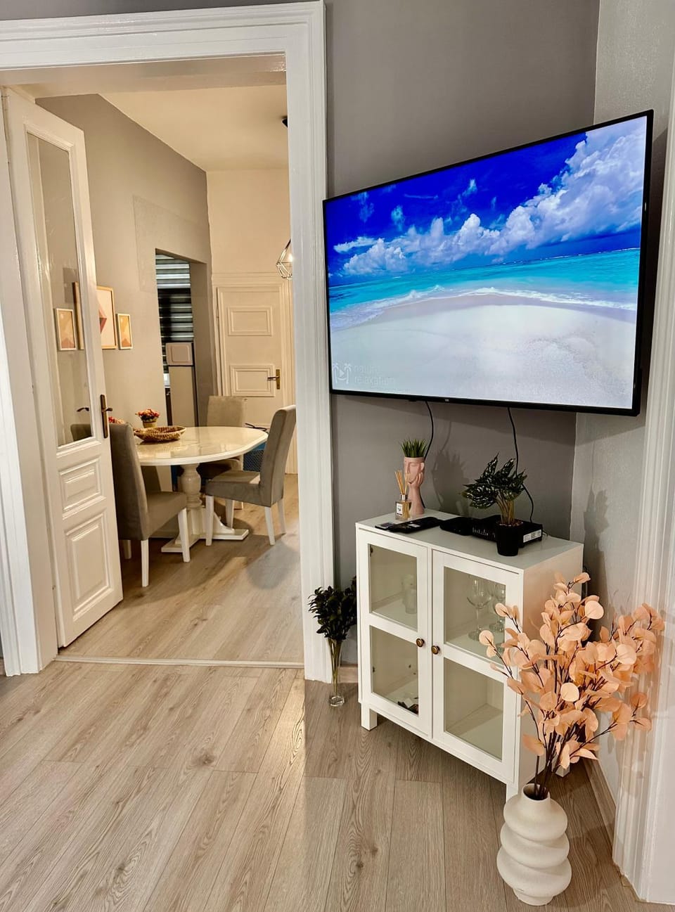 TV and multimedia, Dining area