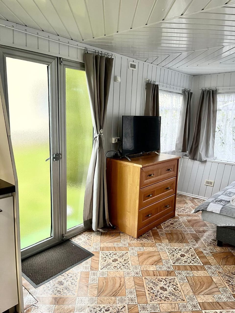 TV and multimedia, locker