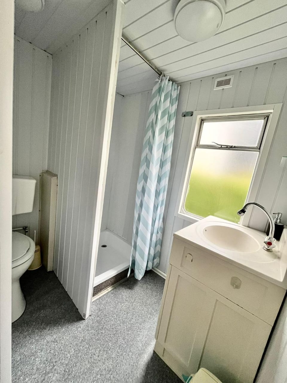 Bathroom, flat iron, sunbed, toaster, towels