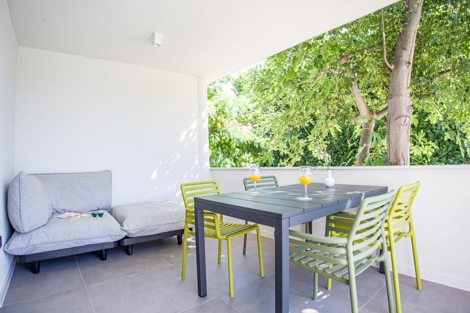 Balcony/Terrace, Seating area, Garden view