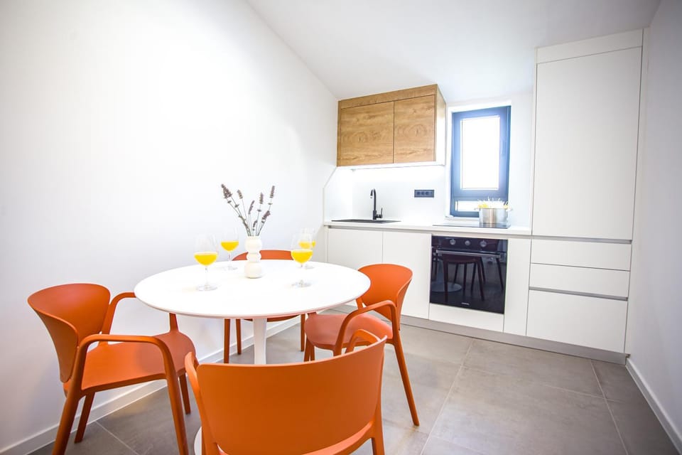 Kitchen or kitchenette, Dining area, pet friendly, stove