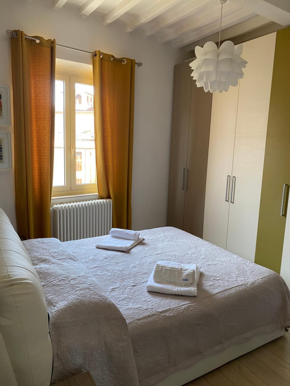 Bed, Photo of the whole room, Bedroom, internet, towels, wardrobe