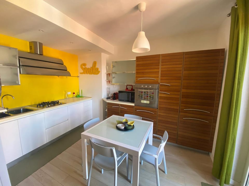 Dining area, minibar, pet friendly, stove