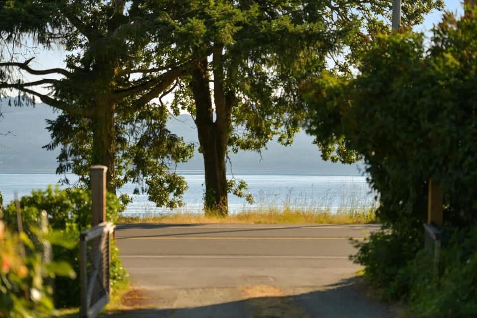 The Bayside Cottage by EMR Vacation Rentals House in Victoria