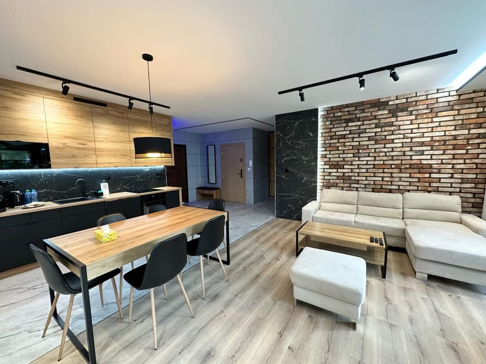 Kitchen or kitchenette, Living room, Seating area, Dining area