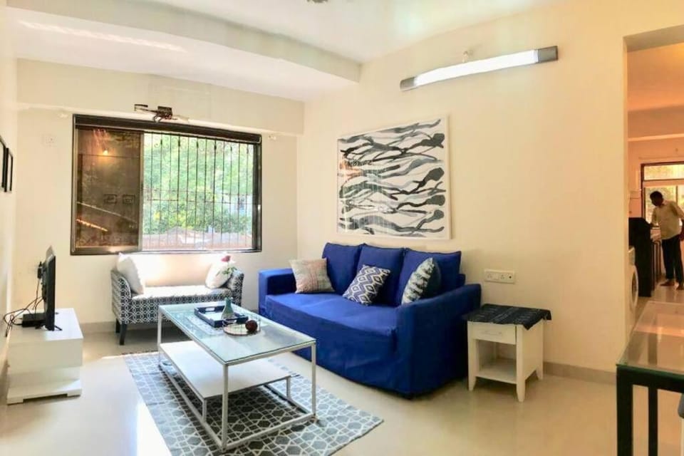 Living room, Seating area, Dining area, fireplace, air conditioner