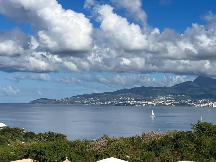 Mountain view, Sea view