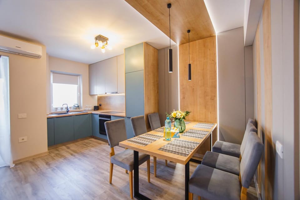 Kitchen or kitchenette, Seating area, Dining area