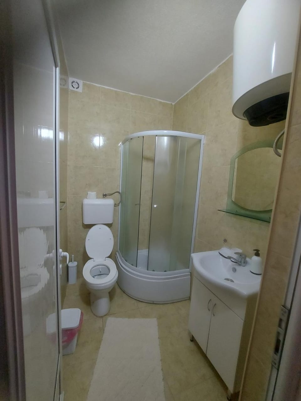 Shower, Toilet, Bathroom, towels