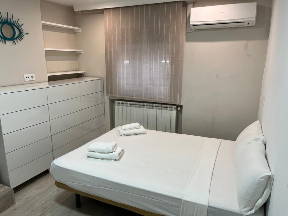 Bed, Bedroom, air conditioner
