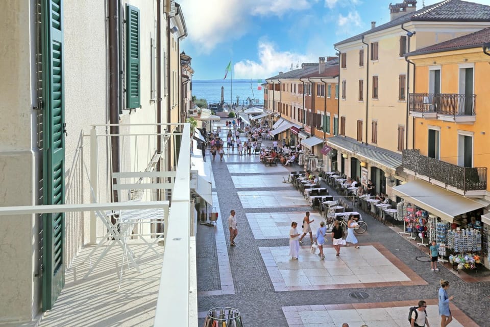 Balcony/Terrace, Lake view