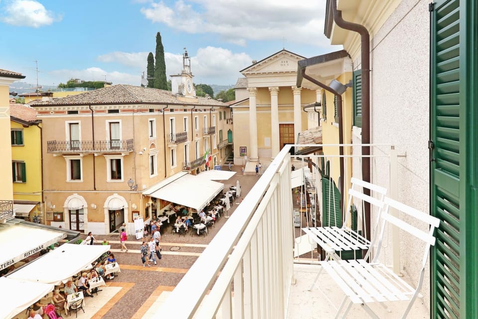 Property building, Nearby landmark, Balcony/Terrace, City view