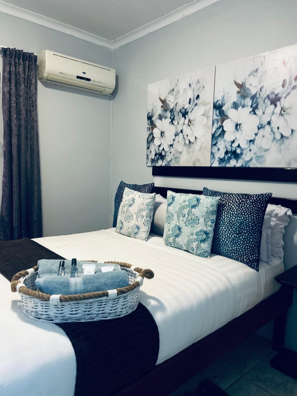 Bed, Bedroom, air conditioner