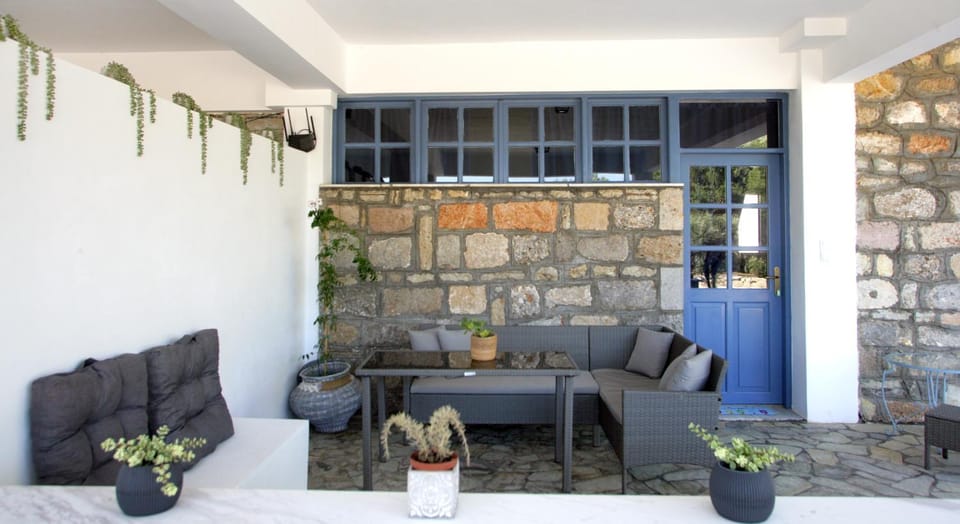 Property building, Seating area