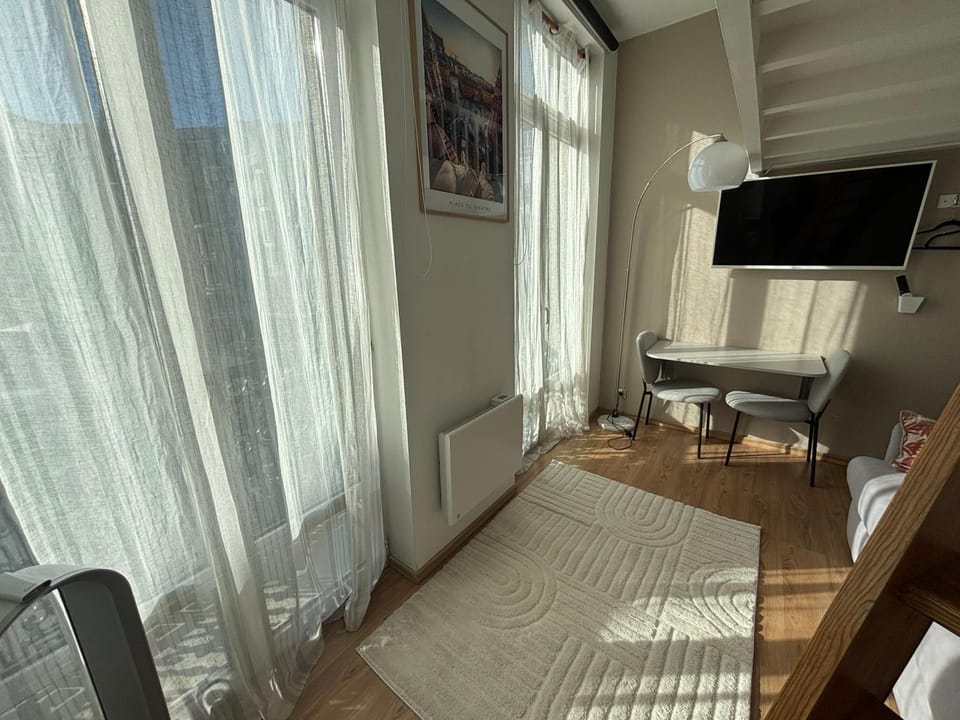 Communal lounge/ TV room, TV and multimedia, Living room, Seating area, internet