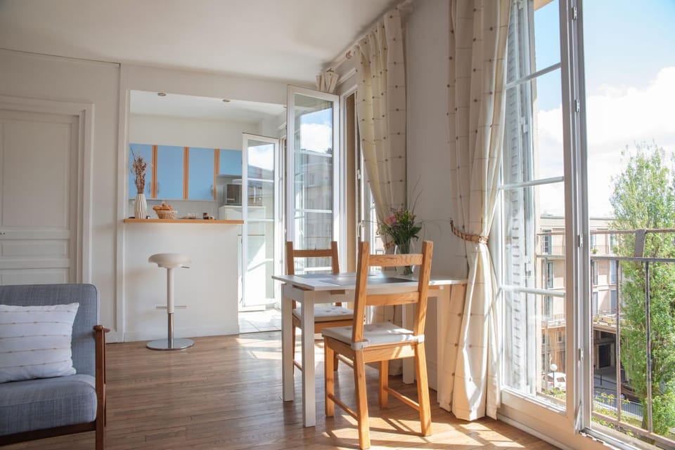 View (from property/room), Balcony/Terrace, Dining area