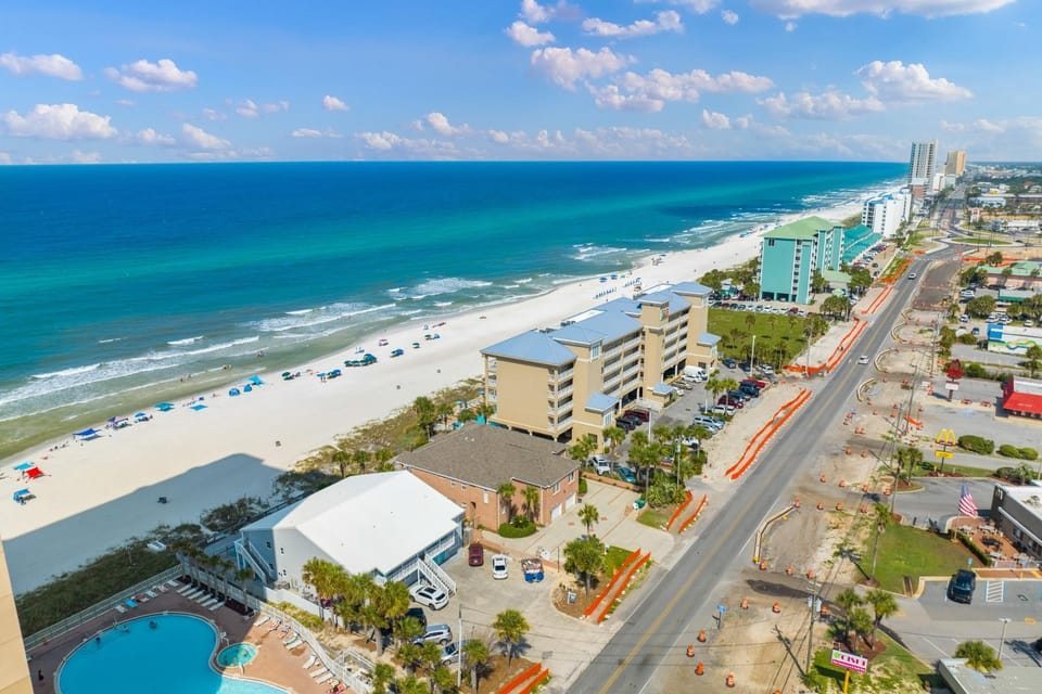 Front Beach Retreat C & D2 Apartment in Panama City Beach