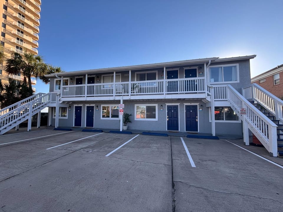 Front Beach Retreat C & D2 Apartment in Panama City Beach