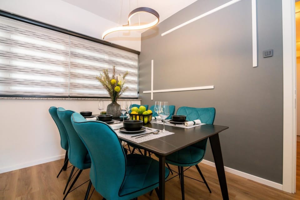Seating area, Dining area
