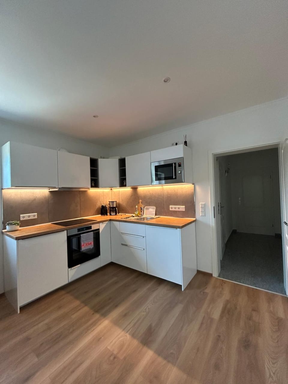 Kitchen or kitchenette, oven, stove