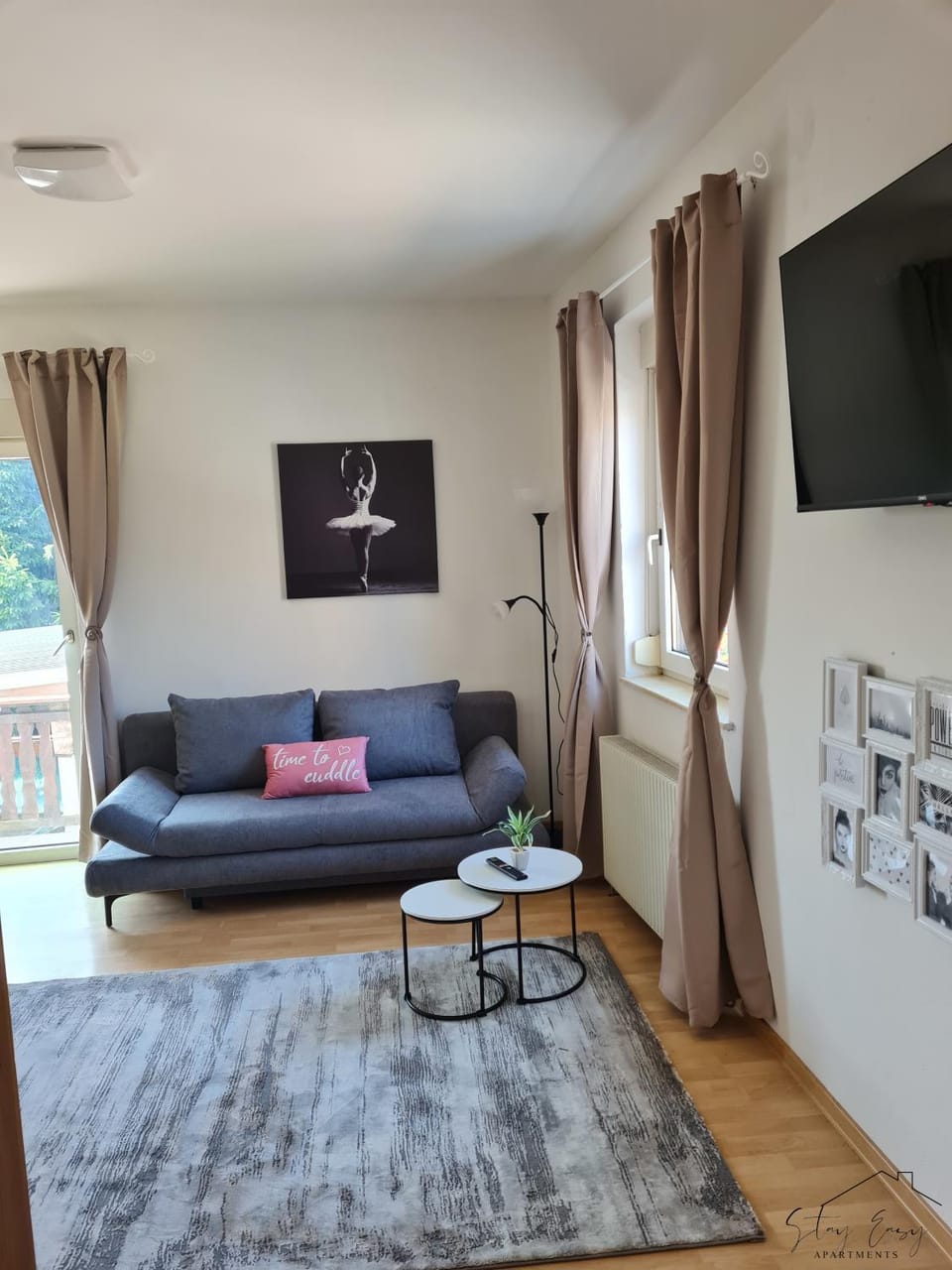 TV and multimedia, Living room, Seating area