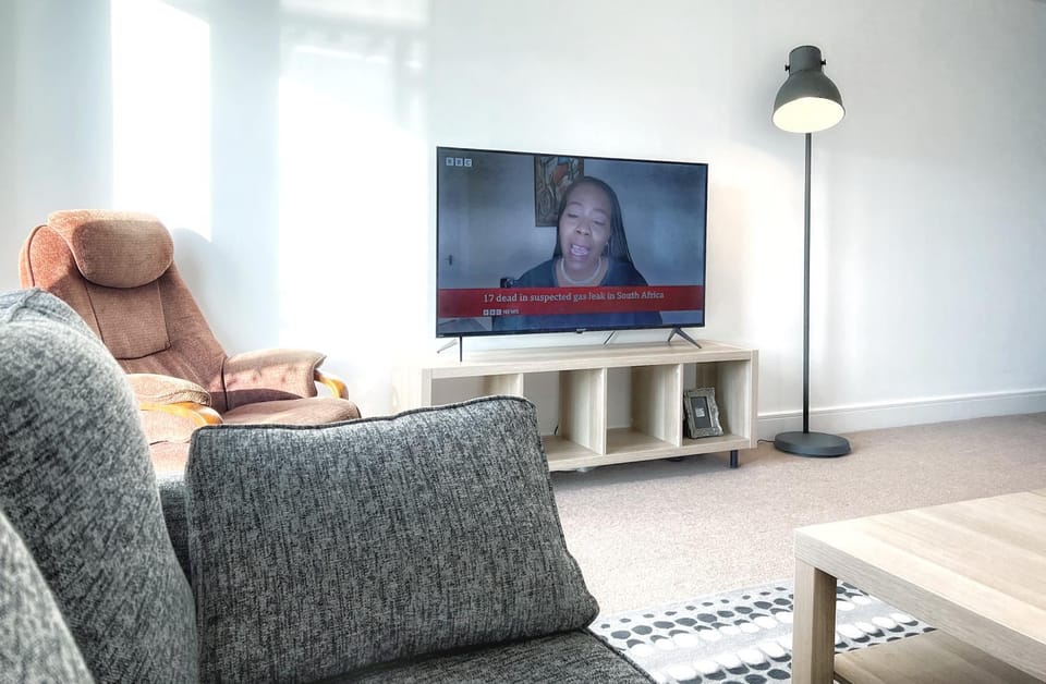 Elegant and Bright Seaside APT in Swansea Marina Apartment in Swansea