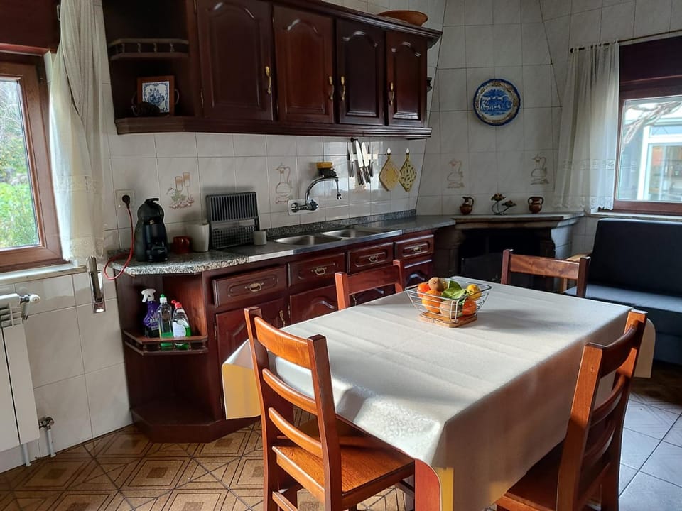 Kitchen or kitchenette, Living room, Seating area, Dining area, dishwasher, pet friendly, stove