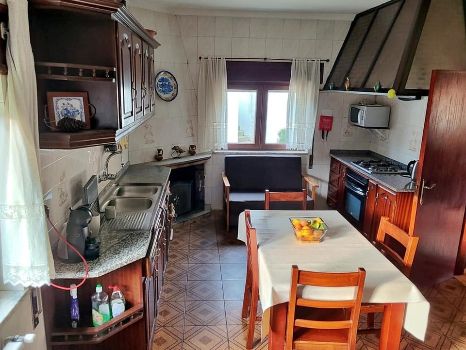 Kitchen or kitchenette, Seating area, Dining area, flat iron, minibar, pet friendly, stove