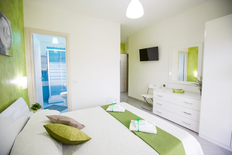 Bathroom, Decorative detail, Bedroom