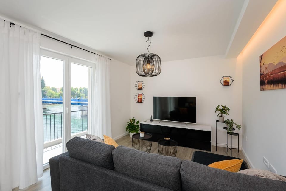 Communal lounge/ TV room, TV and multimedia