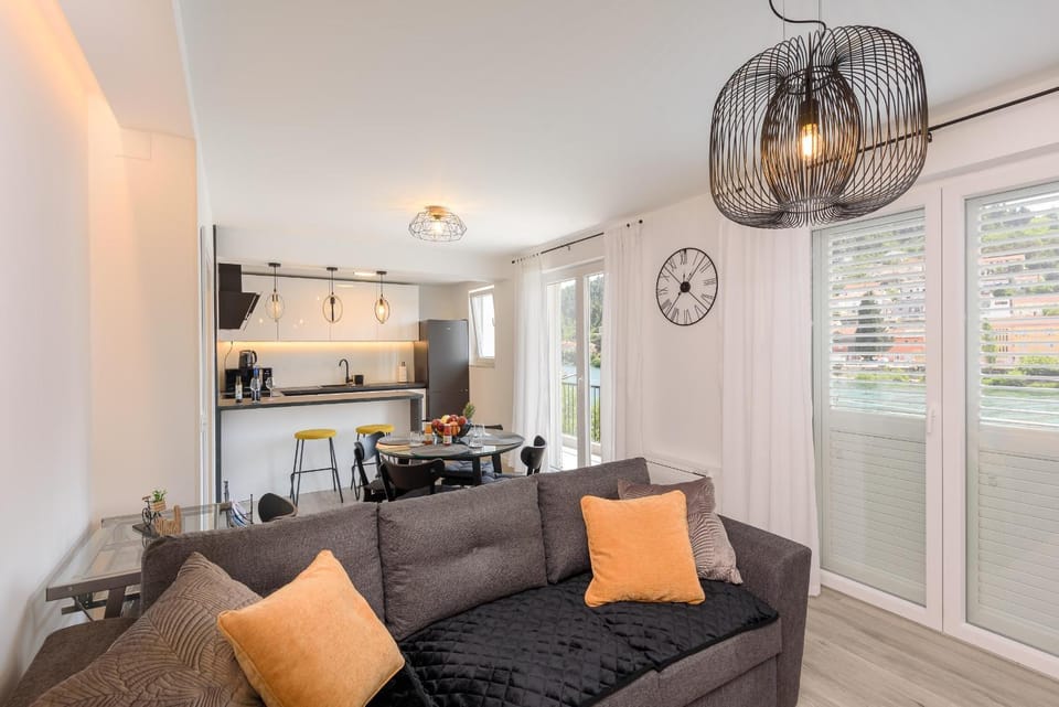 Living room, Dining area, minibar, pet friendly