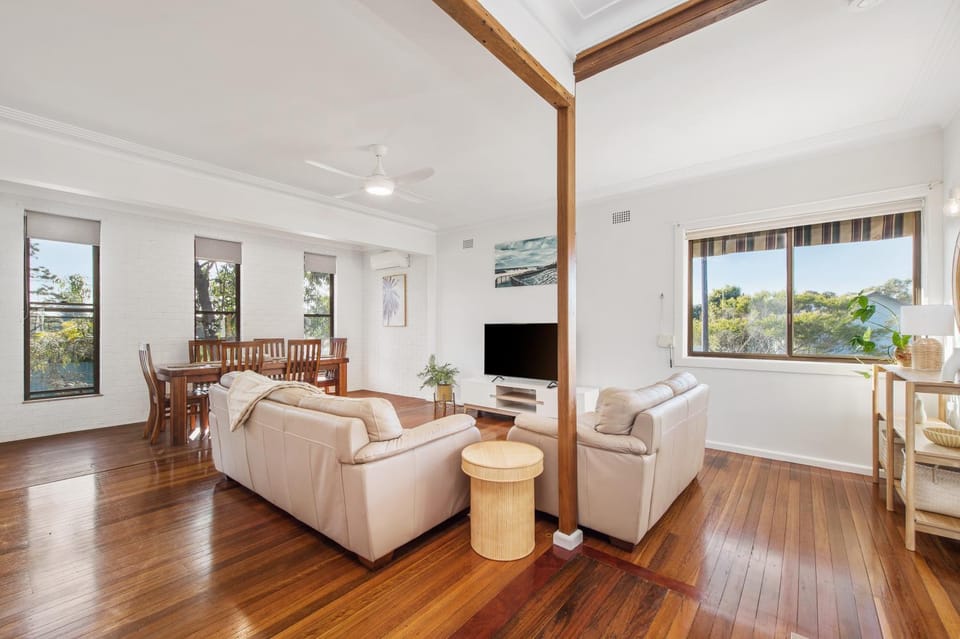 TV and multimedia, Living room, Other, Seating area, Dining area, Evening entertainment