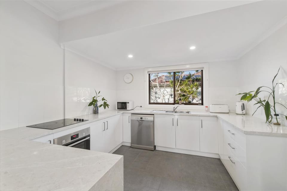 Kitchen or kitchenette, Other, dishwasher, stove
