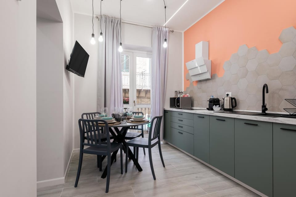 TV and multimedia, Coffee/tea facilities, Kitchen or kitchenette, Dining area, minibar