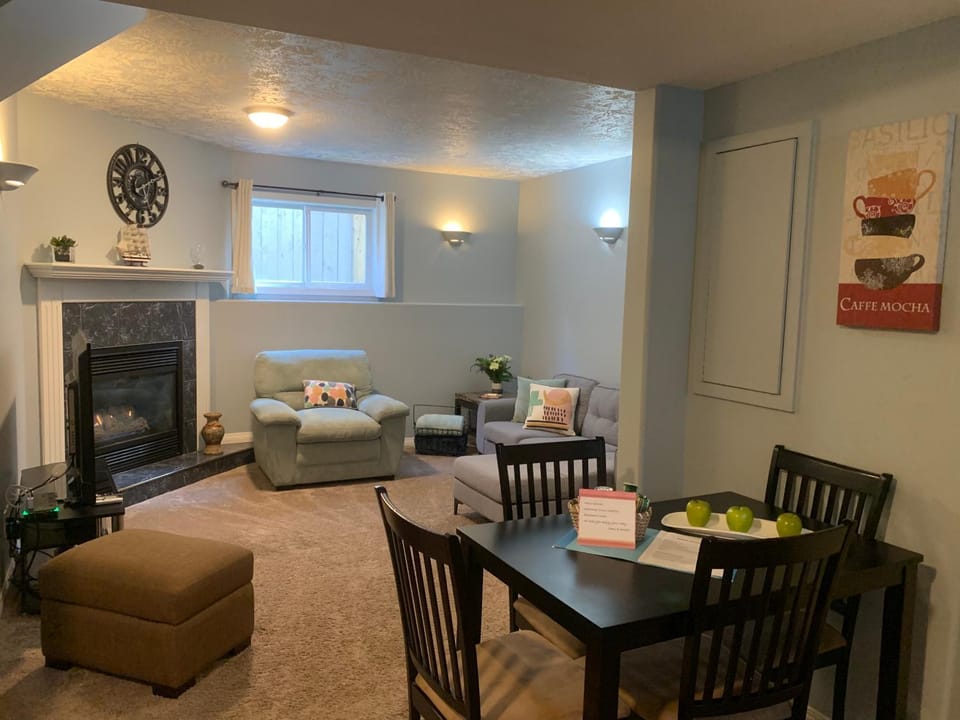 Cozy Basement Suite close to Downtown,Edmonton House in Edmonton
