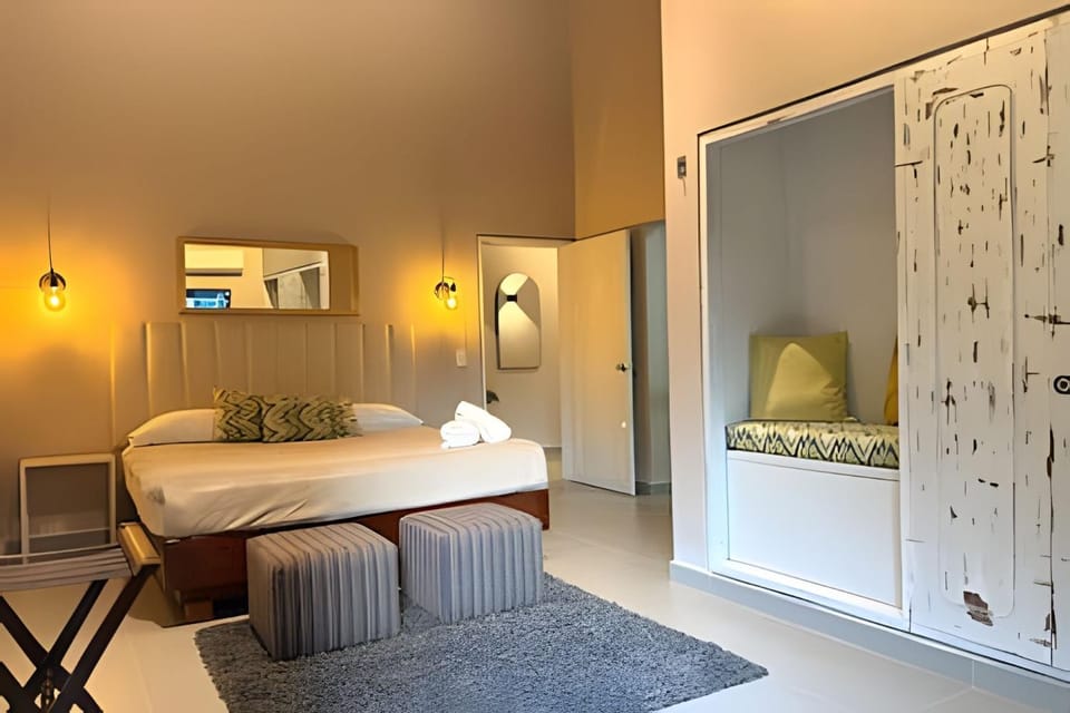 NEW Mansion with pool & jacuzzi, El poblado House in Medellin
