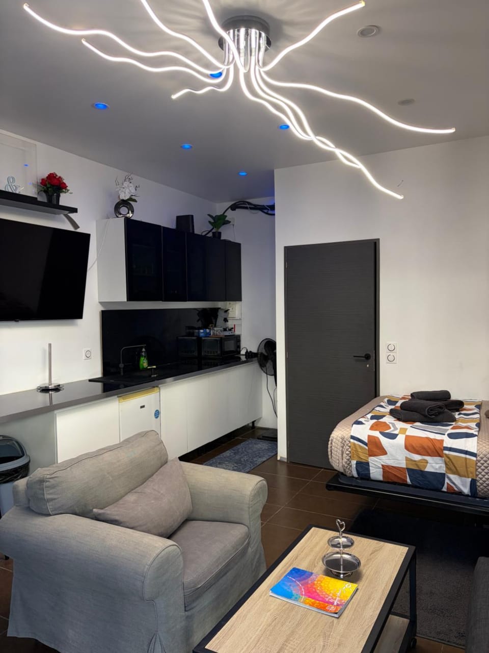 Kitchen or kitchenette, Living room, stove