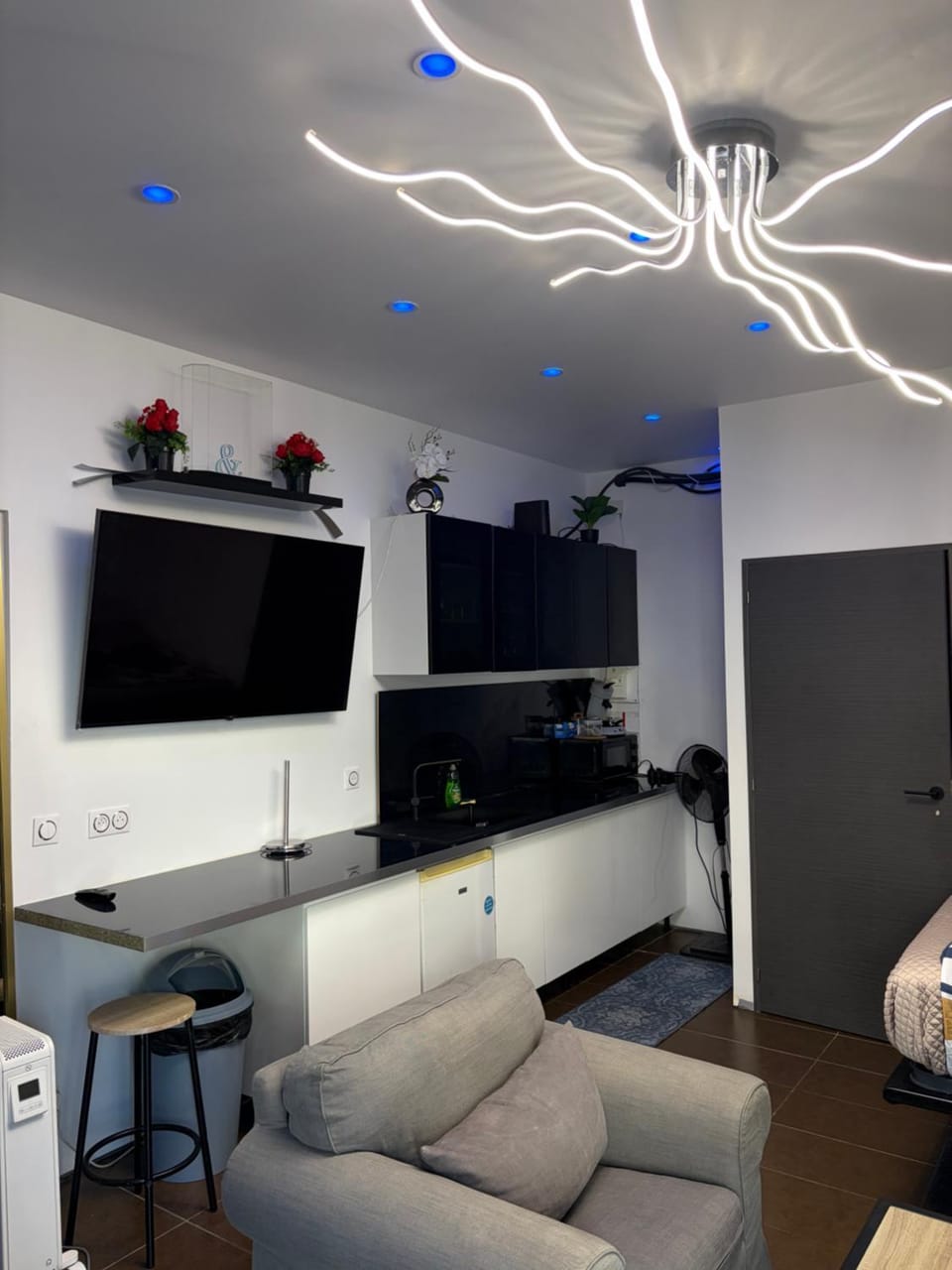 TV and multimedia, Kitchen or kitchenette, Living room
