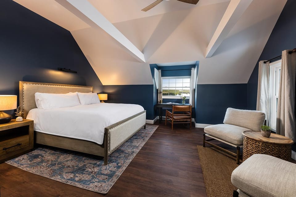 Seating area, Bedroom