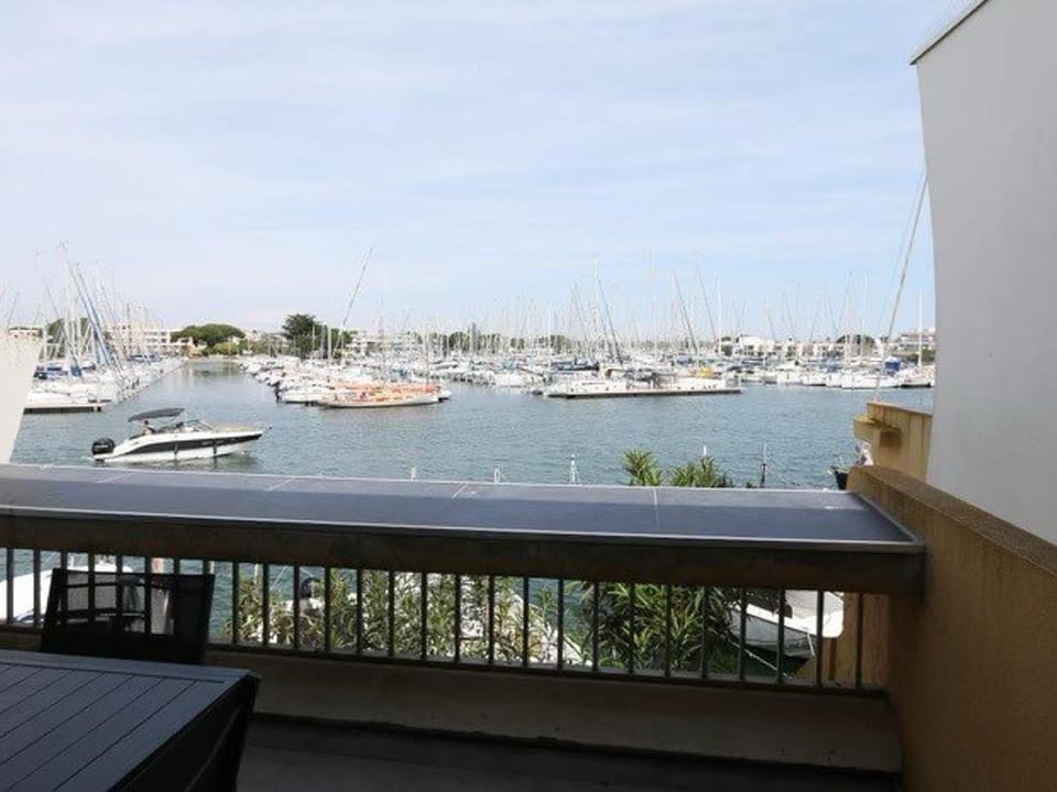 Marina 3 Pièces avec Clim, Terrasse et Parking à 50m de la Plage - Port Camargue Apartment in Le Grau-du-Roi