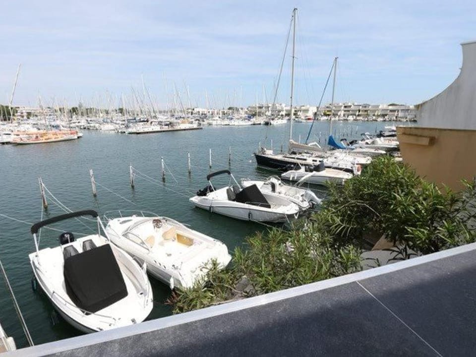 Marina 3 Pièces avec Clim, Terrasse et Parking à 50m de la Plage - Port Camargue Apartment in Le Grau-du-Roi