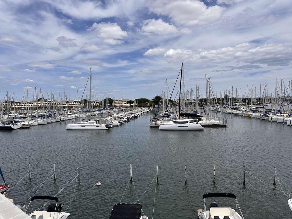 2 pièces confort avec terrasse et parking - 50m de la plage, Le Grau du Roi Apartment in Le Grau-du-Roi