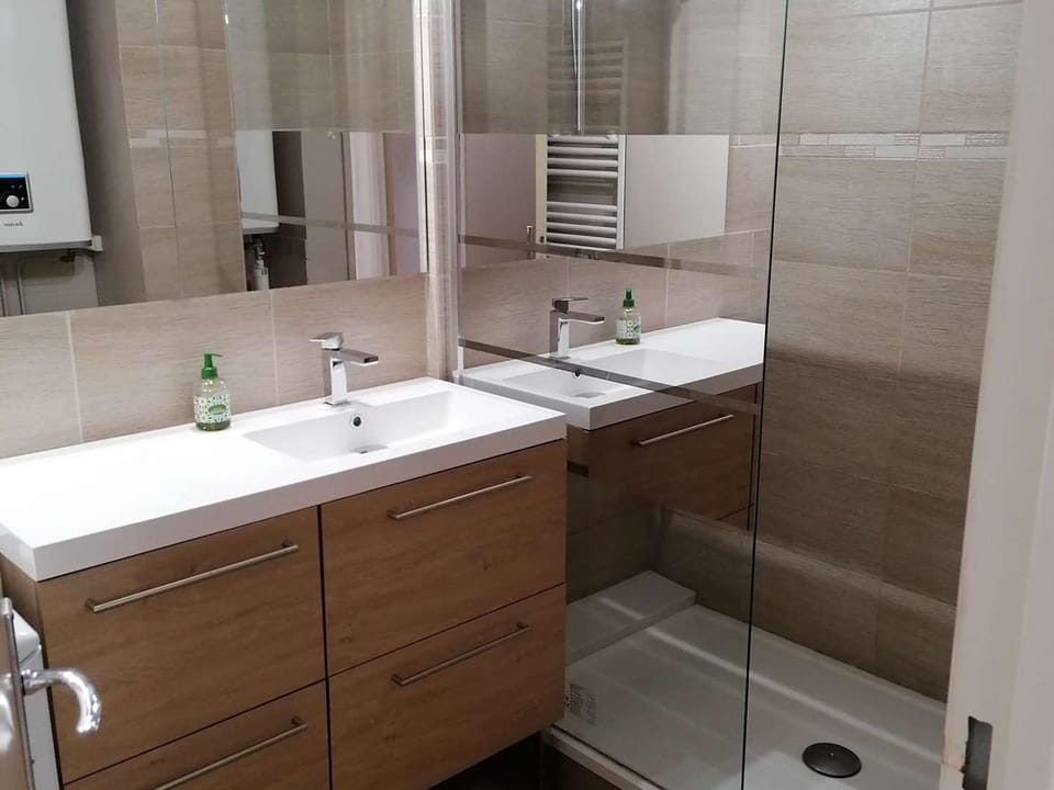 Accès direct plage, 3 pièces, 6 couchages, parking privé Apartment in Le Grau-du-Roi
