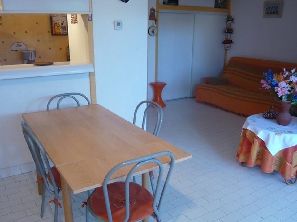 Appartement T2 avec Jardinet, Proche Plage et Commerces, Parking Privé - Le Grau-du-Roi Apartment in Le Grau-du-Roi