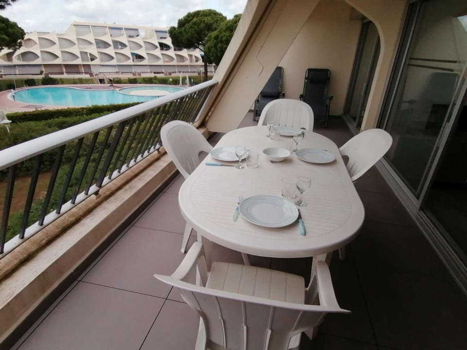 Appartement T3 avec piscine et parking - Port Camargue Apartment in Le Grau-du-Roi