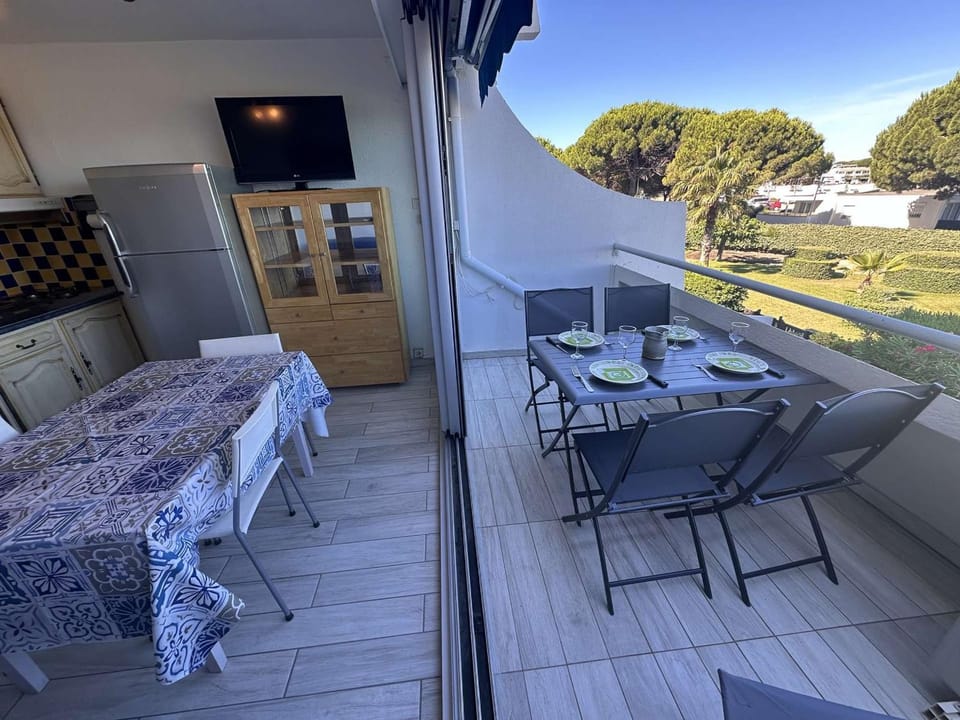 Studio 2 Cabines Climat. 1er Étage Plage Parking Cabin in Le Grau-du-Roi