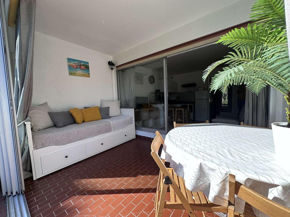 Studio 4 pers, terrasse, piscine, à 50m de la plage - Le Grau-du-Roi Apartment in Le Grau-du-Roi