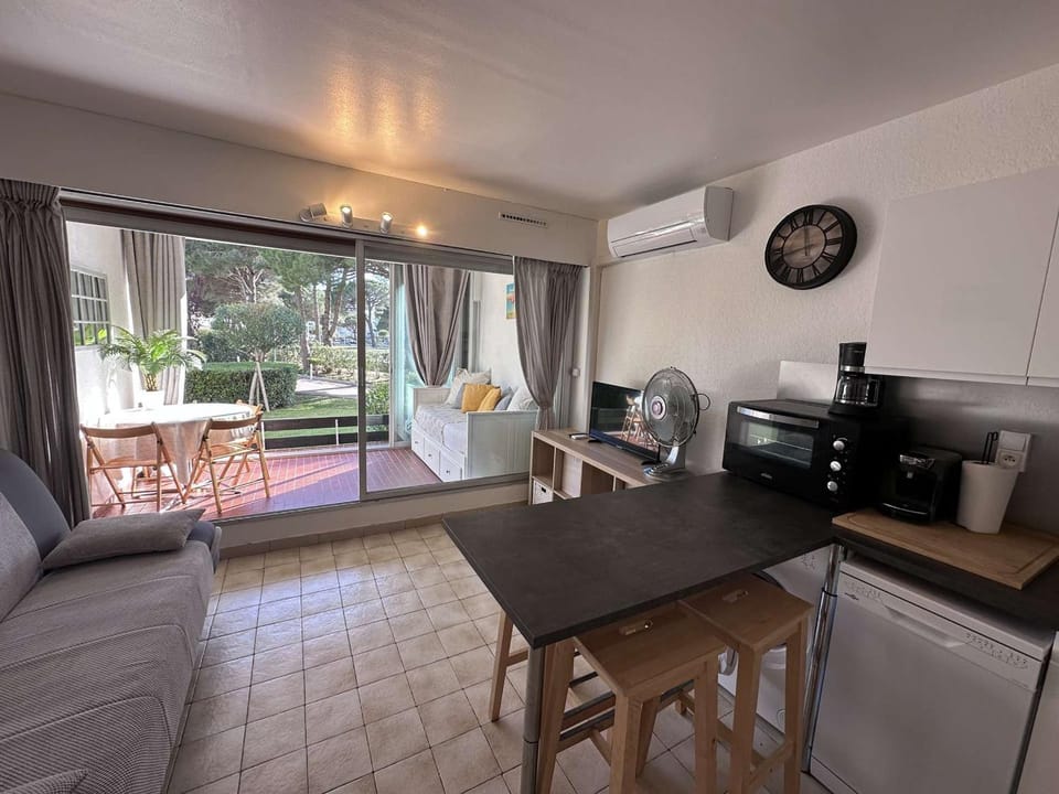 Studio 4 pers, terrasse, piscine, à 50m de la plage - Le Grau-du-Roi Apartment in Le Grau-du-Roi