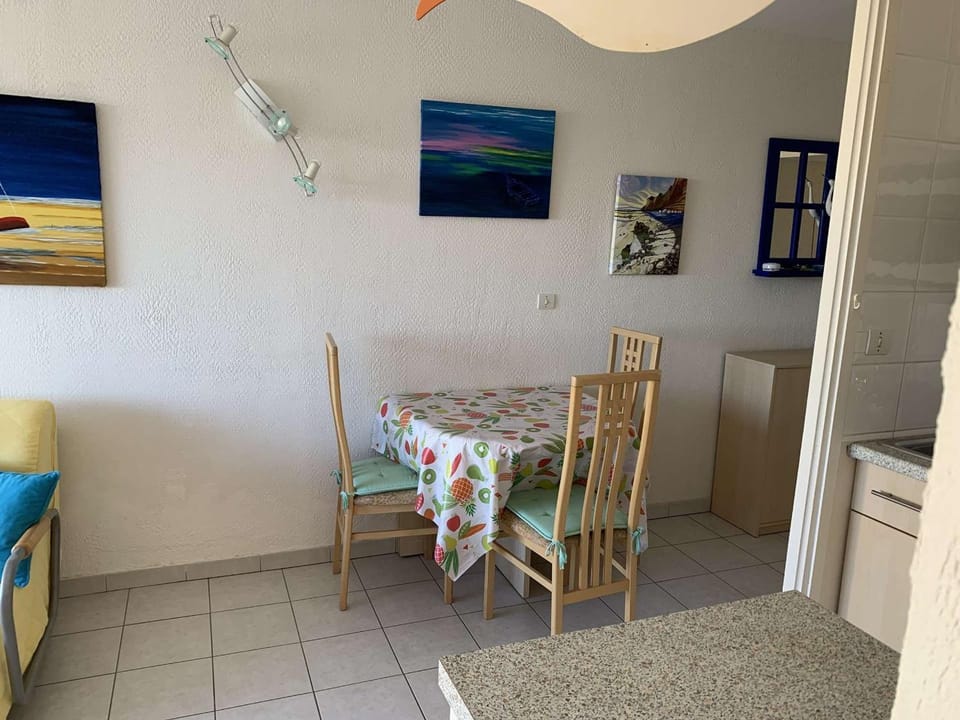 Appartement 2 pièces avec piscine et terrasse, parking privé, 4 pers., au Grau-du-Roi Apartment in Le Grau-du-Roi